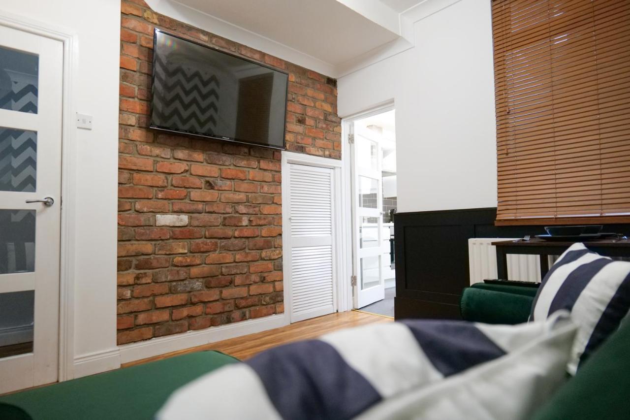 Broadway Belfast! Central Location! Sleeps 6! Kültér fotó