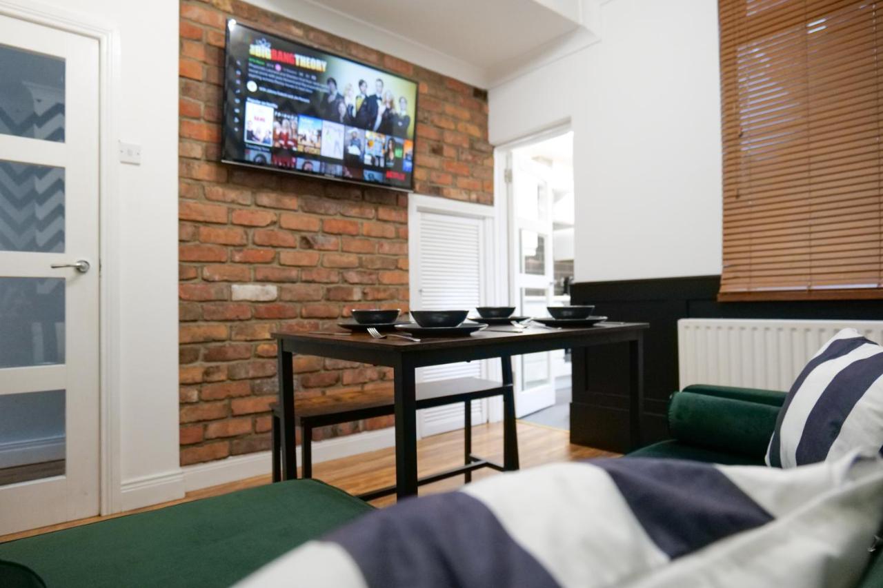 Broadway Belfast! Central Location! Sleeps 6! Kültér fotó