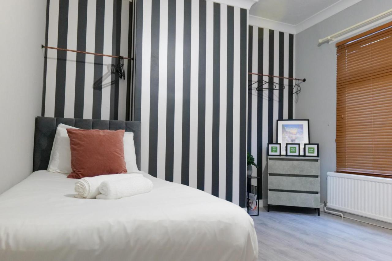 Broadway Belfast! Central Location! Sleeps 6! Kültér fotó