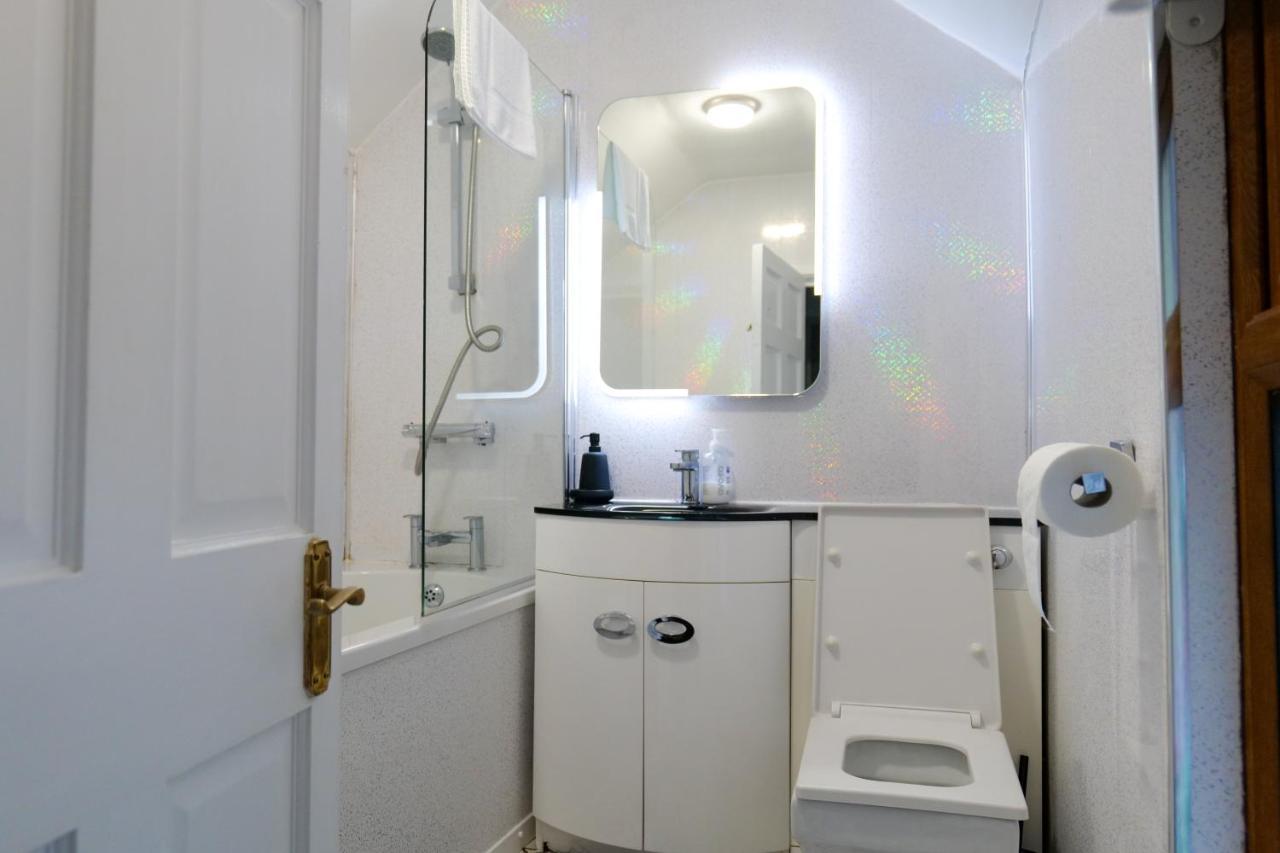 Broadway Belfast! Central Location! Sleeps 6! Kültér fotó